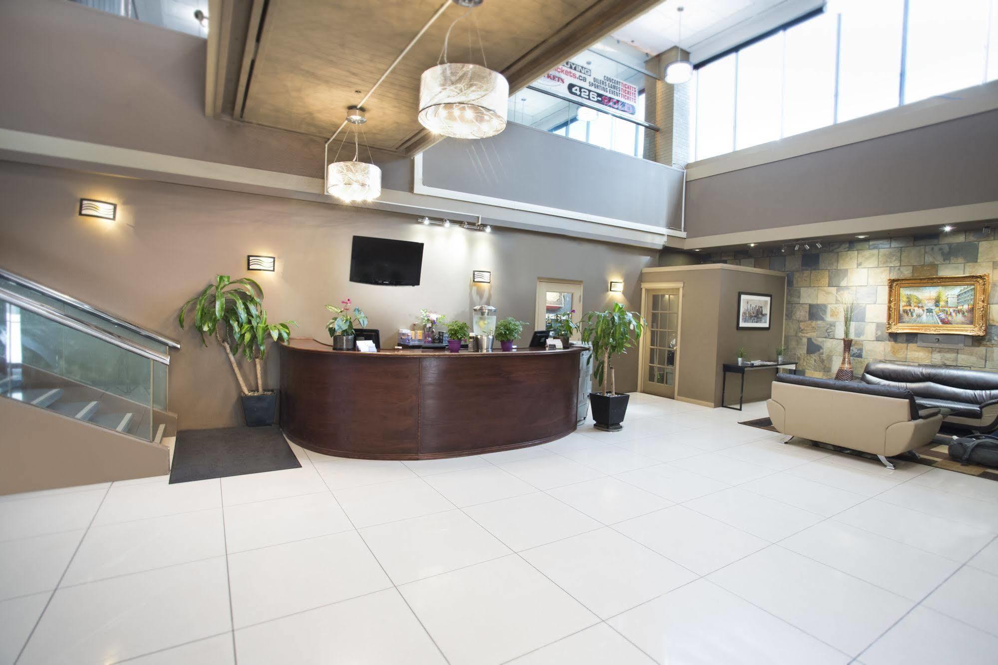 Coliseum Inn Edmonton Exterior foto
